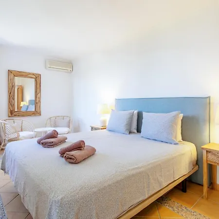 Dom wakacyjny Eliane With Amazing Sea Views And Large Private Swimming Pool!