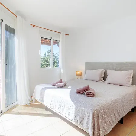 Dom wakacyjny Eliane With Amazing Sea Views And Large Private Swimming Pool! Alicante