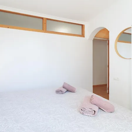 Dom wakacyjny Eliane With Amazing Sea Views And Large Private Swimming Pool!