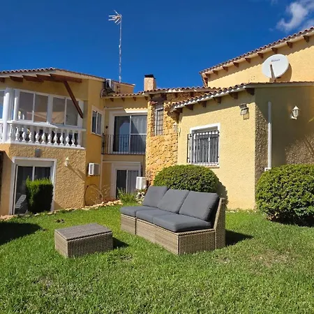 Dom wakacyjny Eliane With Amazing Sea Views And Large Private Swimming Pool!