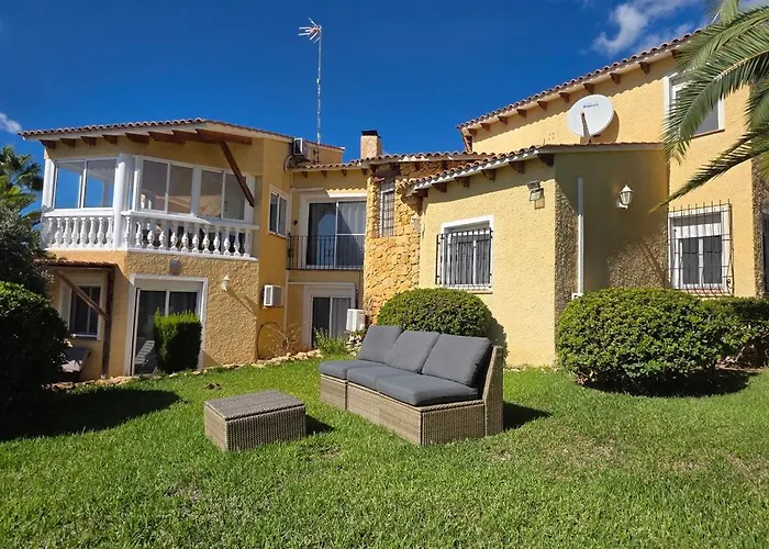 Casa vacanze Eliane With Amazing Sea Views And Large Private Swimming Pool!